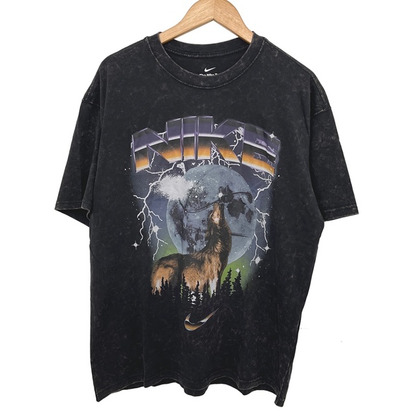 NWT Nike Basketball Graphic T-Shirt Howling Wolf Men’s Large - Picture 1 of 9
